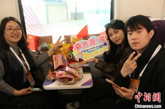 410ɽ|ϣ˿܇ϺӰӛ w z