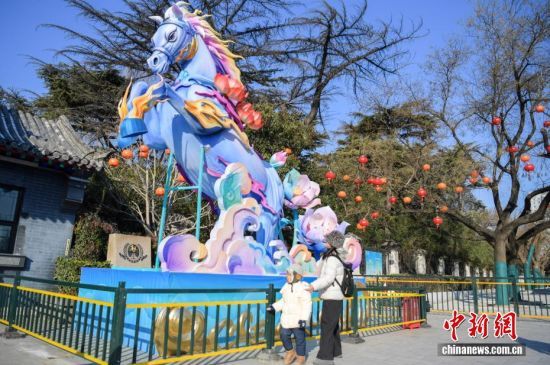 1��22����ɽ�|ʡ�����е�45�����µ�һȪӭ���������b�����������M�������ß����ԡ������ںӡ���ӳȪ�ǡ������}�����o�ǺӞ��S����(li��n)����ͻȪ������?zh��)�������������������D���ο��^�p���RԪ�ء�������