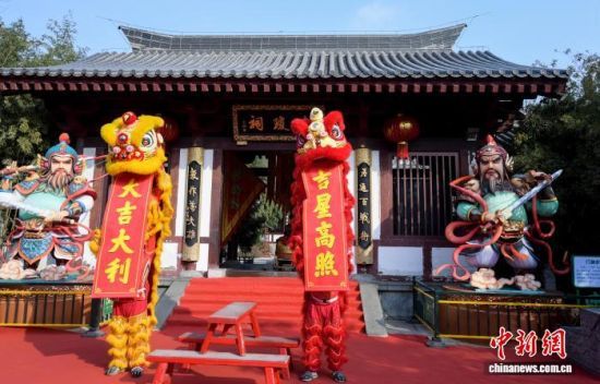 2��10������(j��)������?zh��)����@�ح�������{����������ף������(d��ng)��������ͥ�۸�����{���顱�������ح������Ļ����λ����ɽ�|��(j��)������?zh��)����@��Ļ������������ǰ�����ح�����������{����������ӛ�� ���� �z