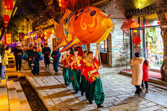 2��8���������_���f�ų��´�����ʽ�ݳ�׌�vʷ����������ݳ��Թųǽ�������_���^�������������c�������b���݆T����(d��ng)���·�һ�_̤�M(j��n)�vʷ����ζ�؄e��������Դ���W��� ӛ�� ������ �_���f��ý �߆��A ��(b��o)����