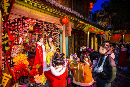 2��8�����ϣ��_���f�ų��´�����ʽ�ݳ�׌�vʷ����������ݳ��Թųǽ�������_���^�������������c�������b���݆T����(d��ng)���·�һ�_̤�M(j��n)�vʷ����ζ�؄e�⡣����Դ���W��� ӛ�� ������ �_���f��ý �߆��A ��(b��o)����