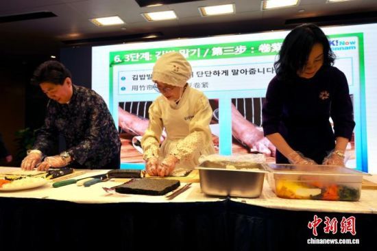 3��19����ɽ�|ʡ��ȫ�_�ϵ��Y��30����ϵ�л���ڝ����_Ļ���F(xi��n)���e�k��ʳ�Ļ�����������D��ȫ�_�ϵ��N�����з����e���ϲ˰����������ӛ�� ������ �z