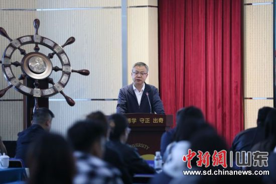 11��12�գ����u��W(xu��)�hί����ӛФ�����ڻ��(d��ng)�����o����Т�i �z