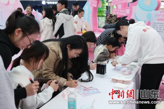 �l(w��i)�����Π�Ŀ�Ƭ�ϣ����M��Ů�Ԍ�(du��)����ğ���c��(du��)δ�������S������� �z