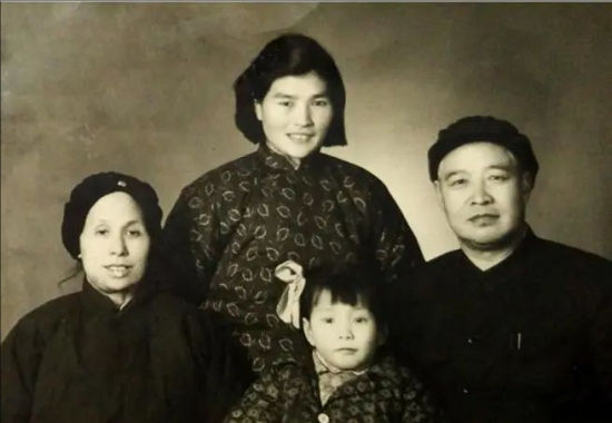 ������ҫ��(��һ)�ͼ��˵ĺ�Ӱ ͨӍ�T���D